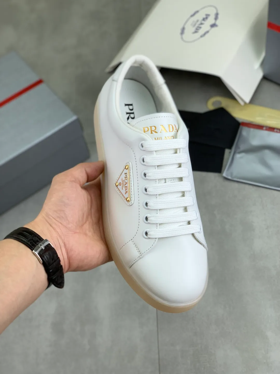 Men's shoes 💰P540💰【New model】The hot model is on the official website, 🆘 The trendy brand (Prada) mainly promotes the hot model, the avant-garde and versatile fashion men's shoes are privately modeled, the cowhide surface is spliced 1:1.. The fashion is simple, the original imported cowhide lining and the cowhide feet; the atmosphere and personality are more fashionable, eye-catching and pursuing class. It will subvert the old idea and be a must-have for fashion trendsetters with you! Must keep it for yourself! Tall and comfortable, large and low, high-end quality workmanship. Size: 38-45; 3️⃣colors available.